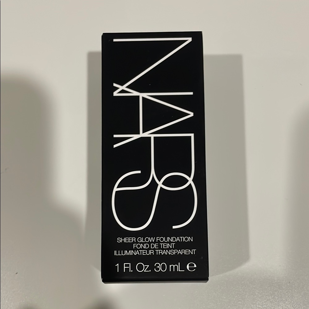 NARS Sheer Glow Foundation With Additional Pump Shade Vienna Light 4.5